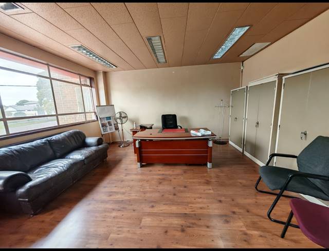 3,045M² WAREHOUSE FOR SALE IN ROBERTSHAM